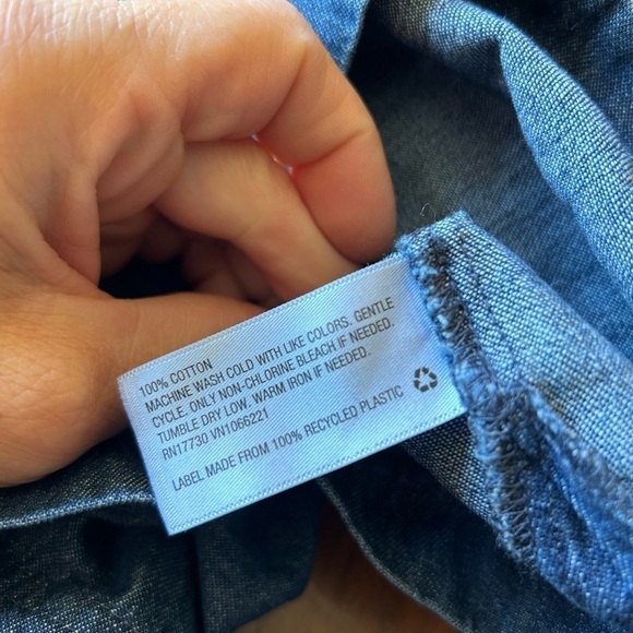 New Universal Threads Women's Long Sleeve Denim Woven Top Size small BNWT - Picture 8 of 8